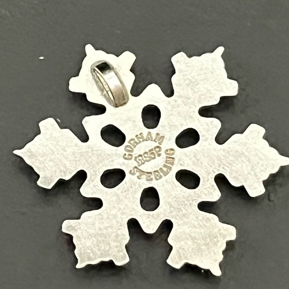 Gorham 1985 Sterling Snowflake Necklace Pendant - Picture 6 of 8